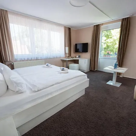 Отель Am Alten Strom Росток